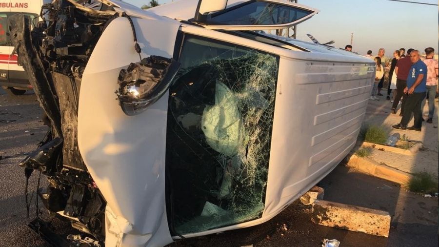 Mersin'de öğrenci servisi ile otomobil çarpıştı: 7 yaralı