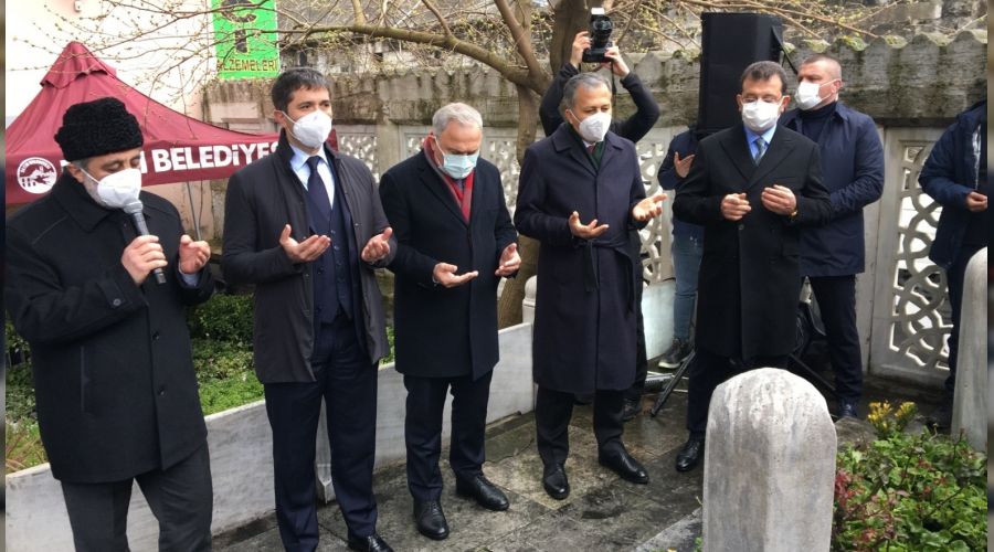 Mimar Sinan kabri ba��nda an�ld�