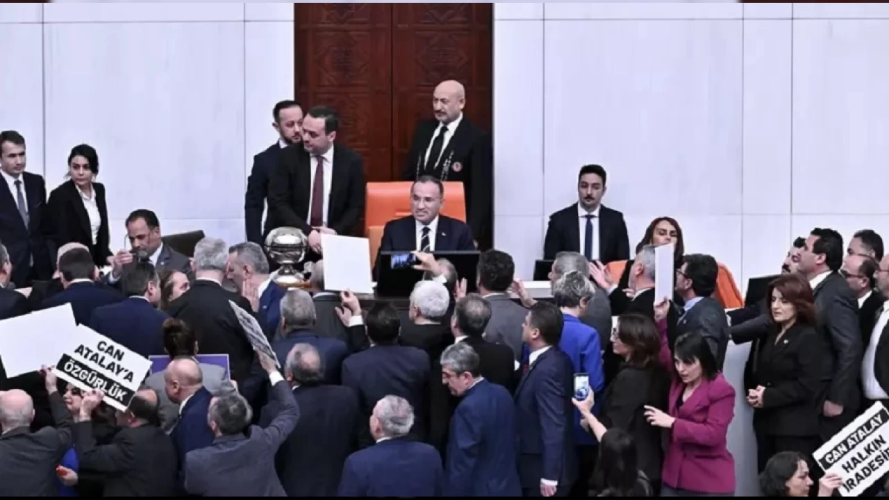 'Muhalefetin sine-i millet kararı AKP’nin ekmeğine yağ sürer'