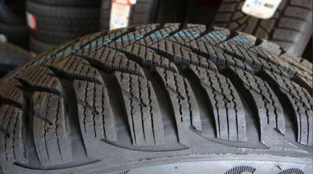 Muş'taki oto lastikçilerde 'kış lastiği' mesaisi