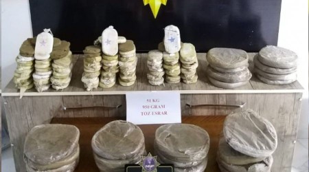Muz kolileri içerisindeki 51 kilo esrarı Narkotik köpeği buldu