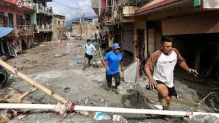  Nepal ve Tibet aras�ndaki s�n�r b�lgesinde meydana gelen heyelan ve sellerde 1000'den fazla ki�i kayboldu