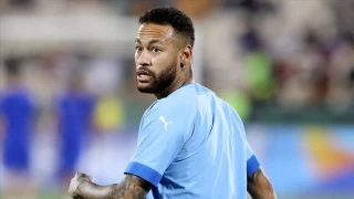 Neymar, gözyaşlarıyla sahayı terk etti
