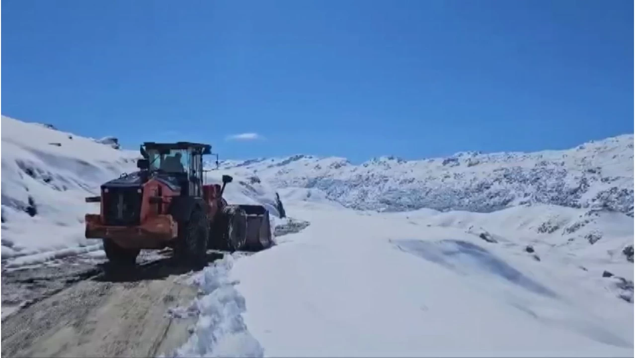 O şehirde kar 25 santimi geçti