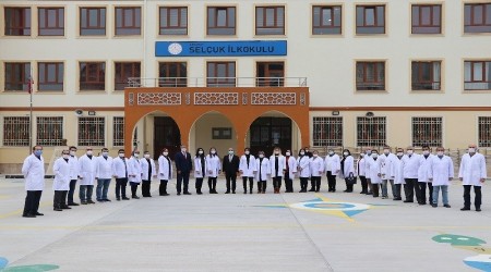 Öğretmenler beyaza büründü