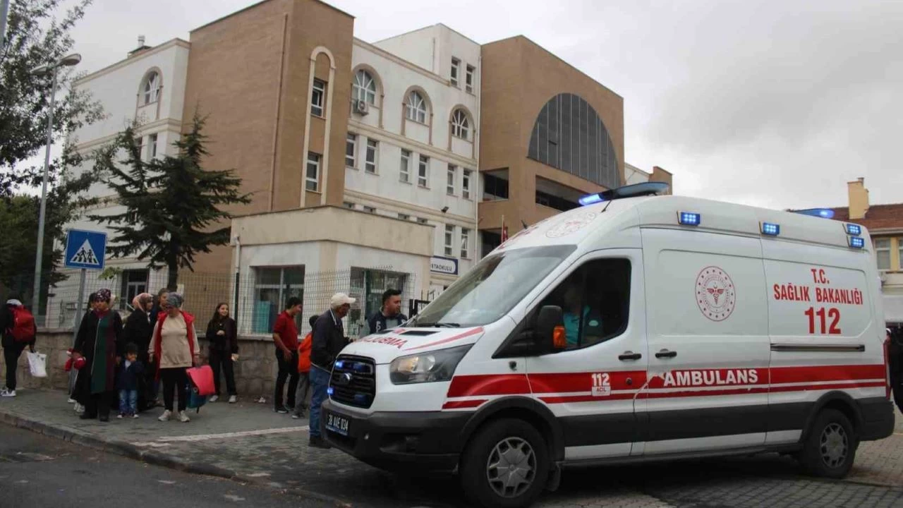 Okulda izdiham kt: 15 renci yaraland