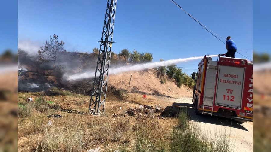 Otluk alanda çıkan yangın orman sıçramadan söndürüldü
