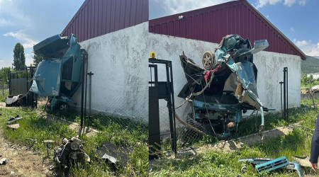 Otomobil adeta düz duvara tırmandı
