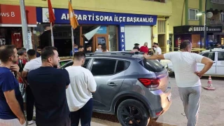 Otomobil AK Parti il�e binas�na dald�