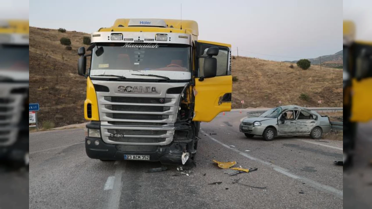 Otomobil ile tır çarpıştı: 5 yaralı
