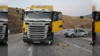 Otomobil ile tır çarpıştı: 5 yaralı