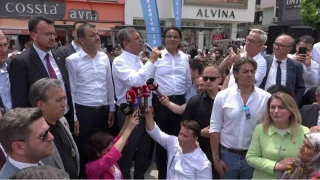 �zg�r �zel, Cuma namaz�n�n ard�ndan vatanda�lara seslendi