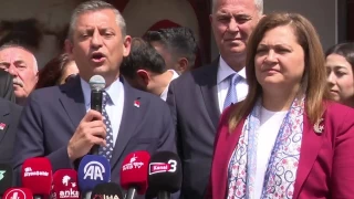 Özgür Özel, İmamoğlu'nun kapıyı gösterdiği Burcu Köksal'ı ziyaret etti: Başkanımızın her anlamda arkasındayız