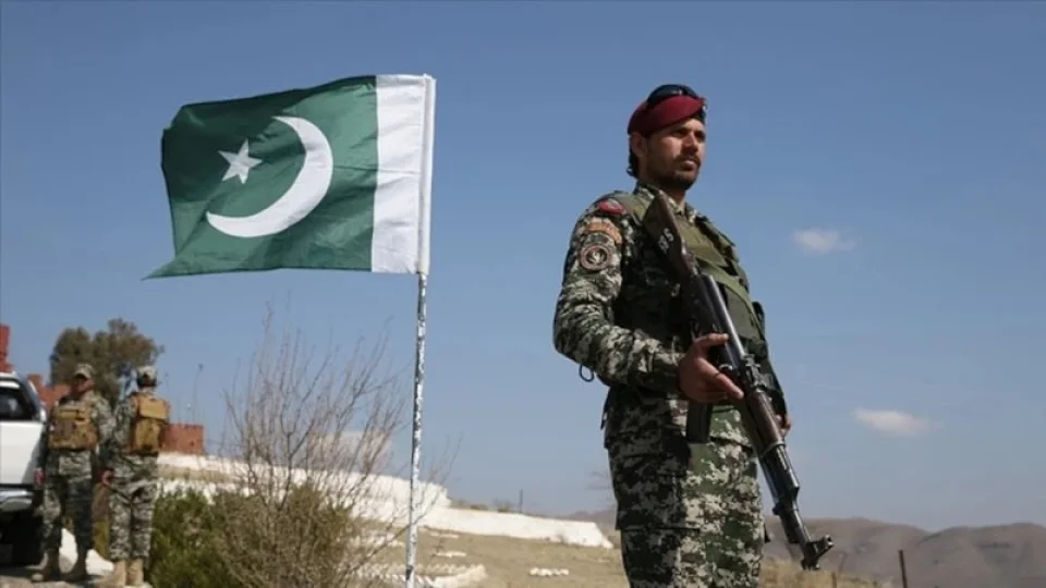 Pakistan ordusu ve Afgan g�venlik g��lerinin s�n�rda �at��maya girdi�i bildirildi
