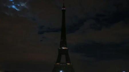 Paris karanlığa gömüldü