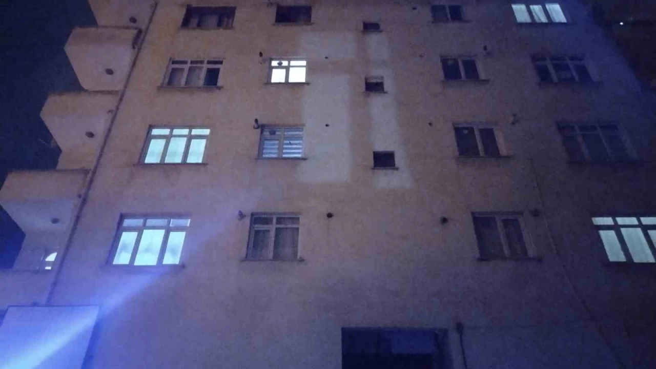 Pendik'te ev sahipleri kiracılar birbirine girdi, 3 kişi bıçaklandı