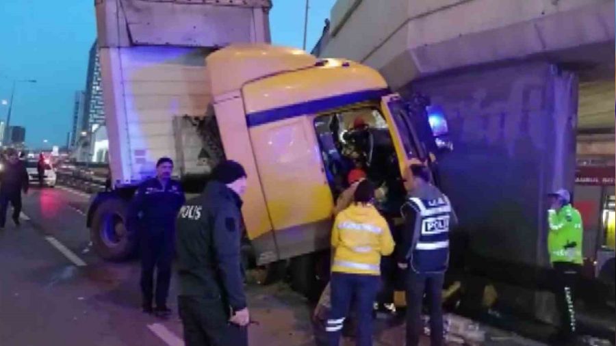 Pendik'te t�r �st ge�ide �of�r de ara� i�inde s�k��t�