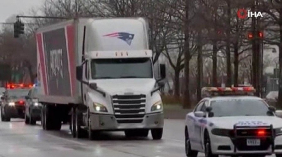 Polis eskortuyla maske sevk�yat�