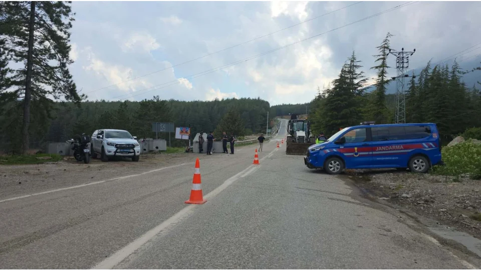Polis ve jandarma sald�rgan�n pe�inde
