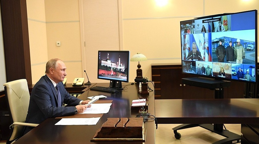 Putin'den önümüzdeki hafta halka aşı uygulanması talimatı