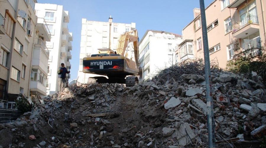 Rahip Brunson'�n oturdu�u ev y�k�ld�