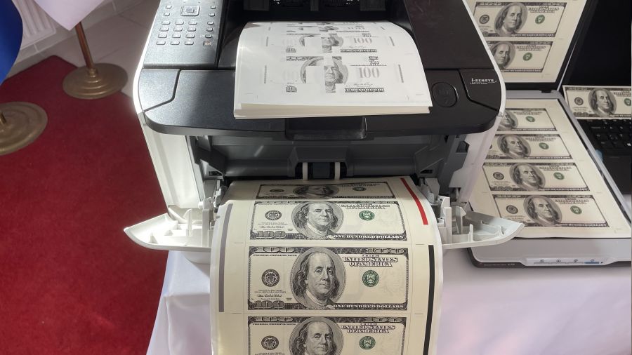 Rezidansa sahte dolar matbaası kurmuşlar