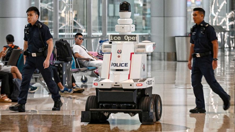 Robot polisler iş başında