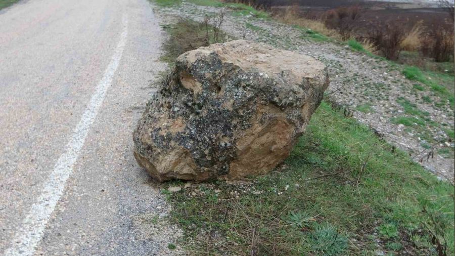 Sağanak heyelana neden oldu
