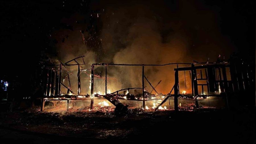 Sakarya'da kundaklama iddias�: �ki ev ve iki depo yand�