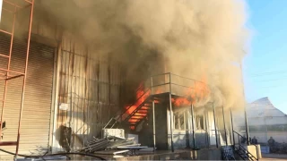 Sandalye üretim atölyesi alev alev yandı