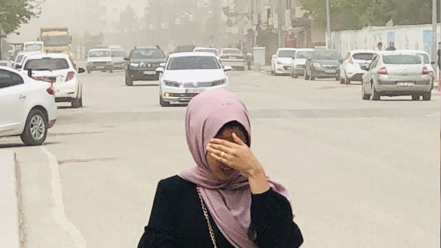 Şanlıurfa'da toz fırtınası etkili oldu