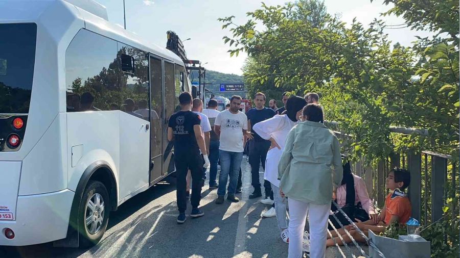 Sarıyer'de yolcu minibüsü cip ile çarpıştı: 10 yaralı