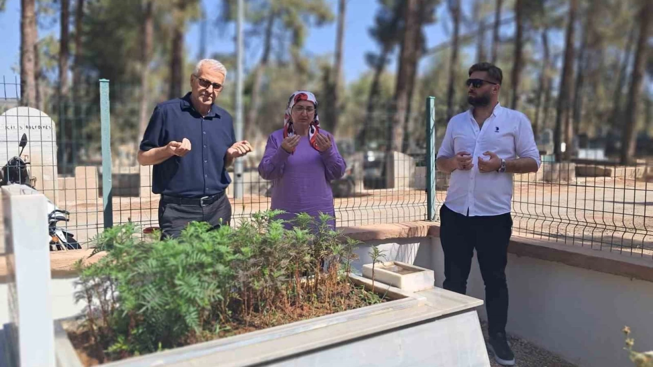 Şehit babasının mezarını 58 yıl sonra buldu