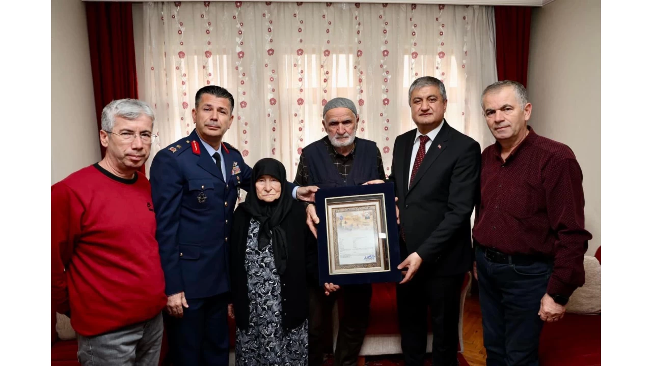 ehit zcan'n ailesine ehadet belgesi teslim edildi