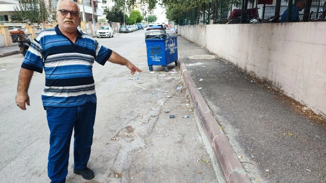 Seyhan Belediyesi parke taşı bulamayınca kaldırımı asfaltladı