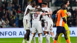 Shomurodov ve Onuachu'nun krallk yar baa ba sryor