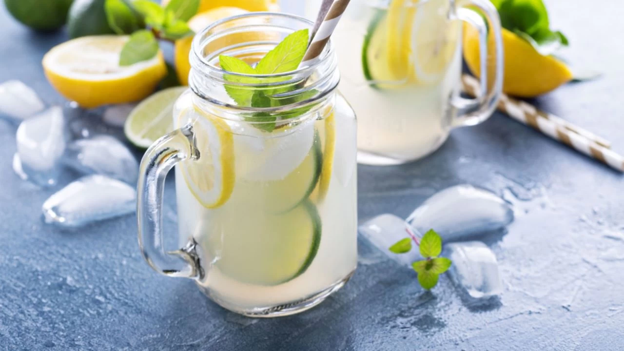 S�cak yaz g�nlerinde serinleten sa�l�kl� i�ecekler