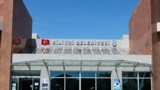 Silivri Belediyesine yönelik usulsüzlük soruşturmasında yakalanan 18 zanlı adliyede