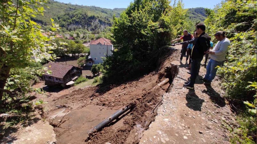 Sinop'ta heyelan, 2 ev zarar gördü