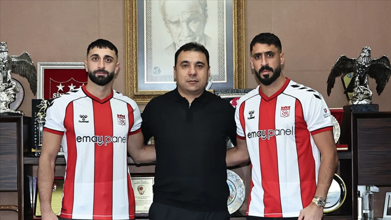 Sivasspor'ta çifte imza
