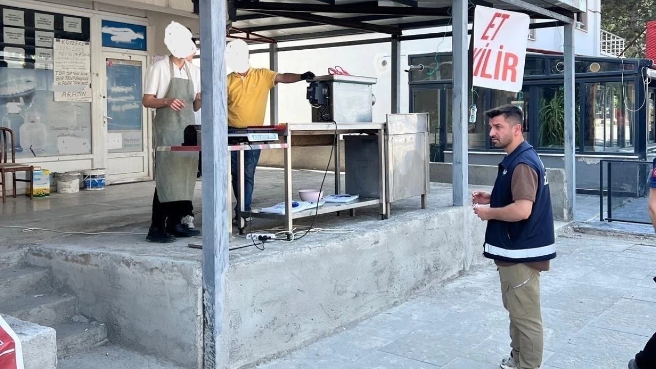 Sivas'ta et �eken, ruhsats�z 100 i�letmeye ceza kesildi