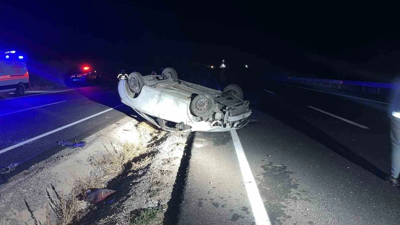 Sivas'ta trafik kazas�: 2 �l� 1 yaral�