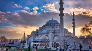 Süleymaniye Camii: Klasik Osmanlı mimarisinin en güzel örneklerinden biri
