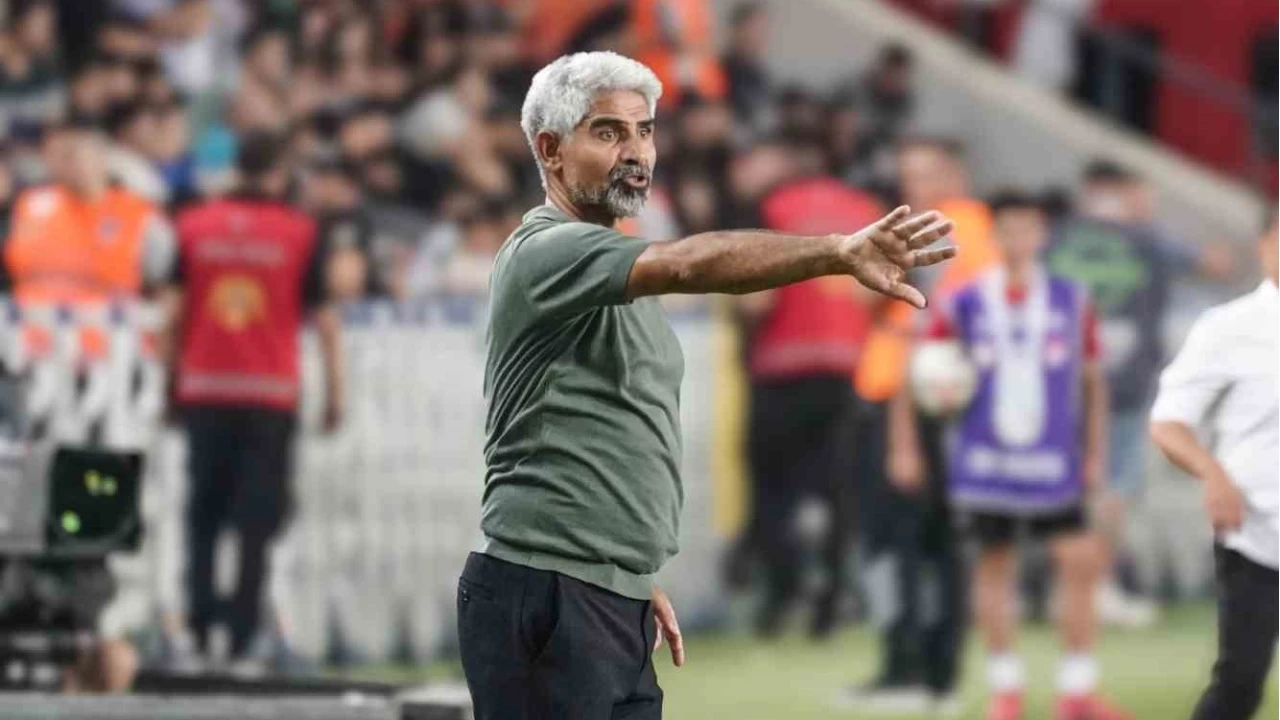 S�per Lig'de ilk ayr�l�k geldi. Gaziantep FK, �smet Ta�demir ile yollar�n� ay�rd�