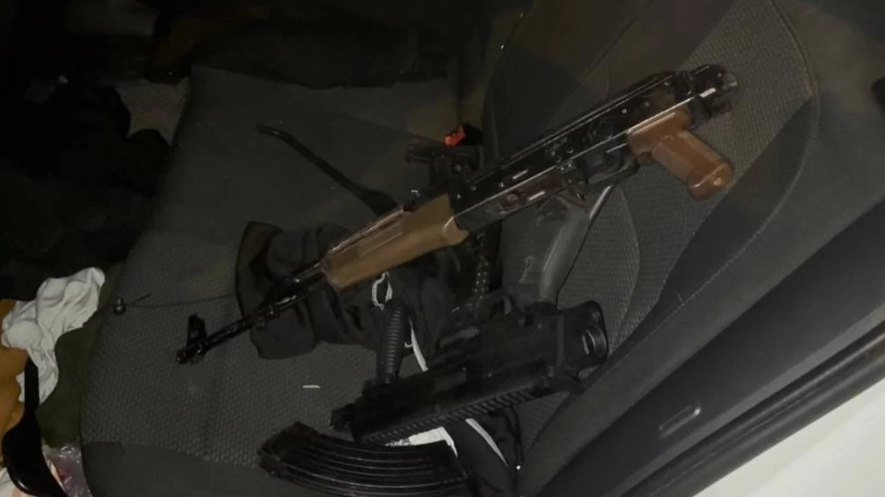 phelilerin hareket halindeyken atlad aratan iki uzun namlulu silah kt