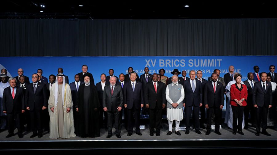 Suudi Arabistan'�n ekseni iyice kayd�