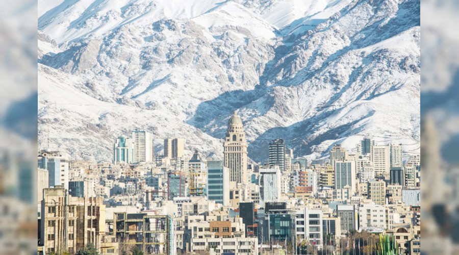 Tahran her y�l 25 santimetre ��k�yor