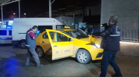 Taksi şoförünü bıçaklayıp aracını kaçırdılar