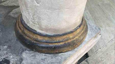 Tarihi açık hava arşivi: Cami sütunlarındaki bilezik yazıları