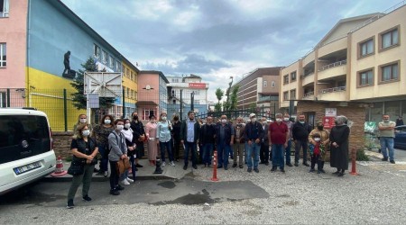 Tarihi okulun satılacağını duyan okula koştu